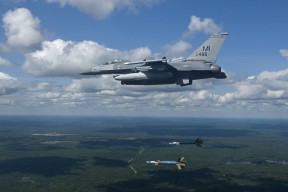 哈登称快船需保持攻守平衡打出高效节奏，哈登vs快船集锦