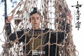 阿森纳连续抢断打断对方控球节奏，阿森纳把球传进球门