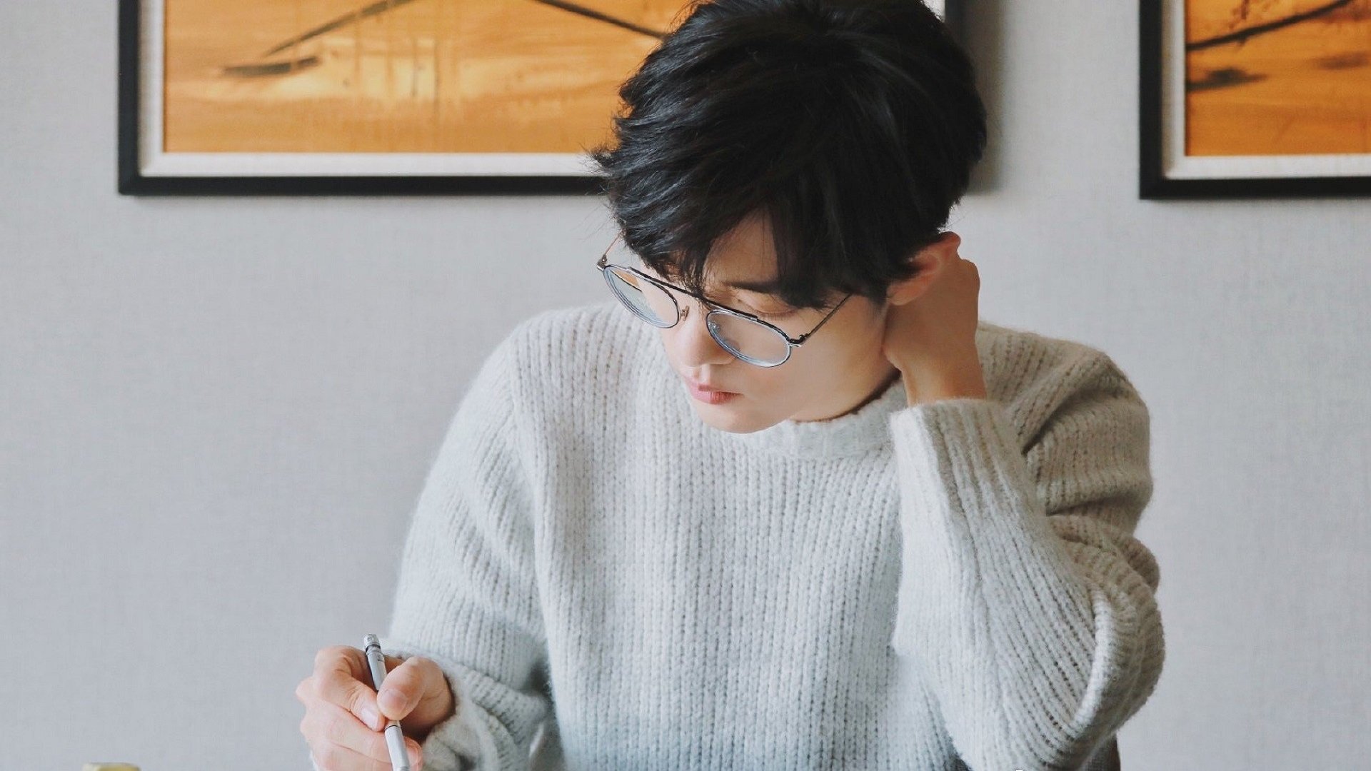 杨瀚森在强强对话中展现硬核统治力，杨瀚森篮球