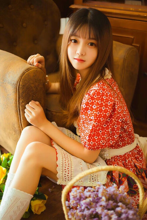 中锋与边锋频频协作，快速进攻效果明显，中锋实战技巧